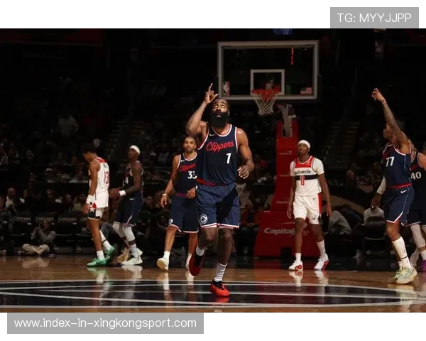 伦纳德罚线命中，洛杉矶快船稳稳推进