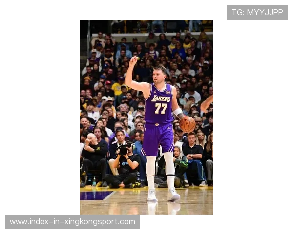 东契奇后仰中投直落篮筐,独行侠再稳一局 东契奇后仰中投直落篮筐,独行侠再稳一局