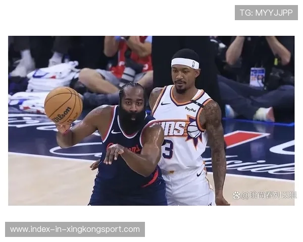 快船挡拆配合顺畅，顺下轻松吃饼