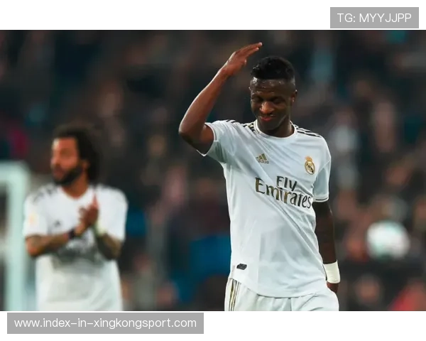 皇马左右飞翼不断切入，维尼修斯完成多次爆点